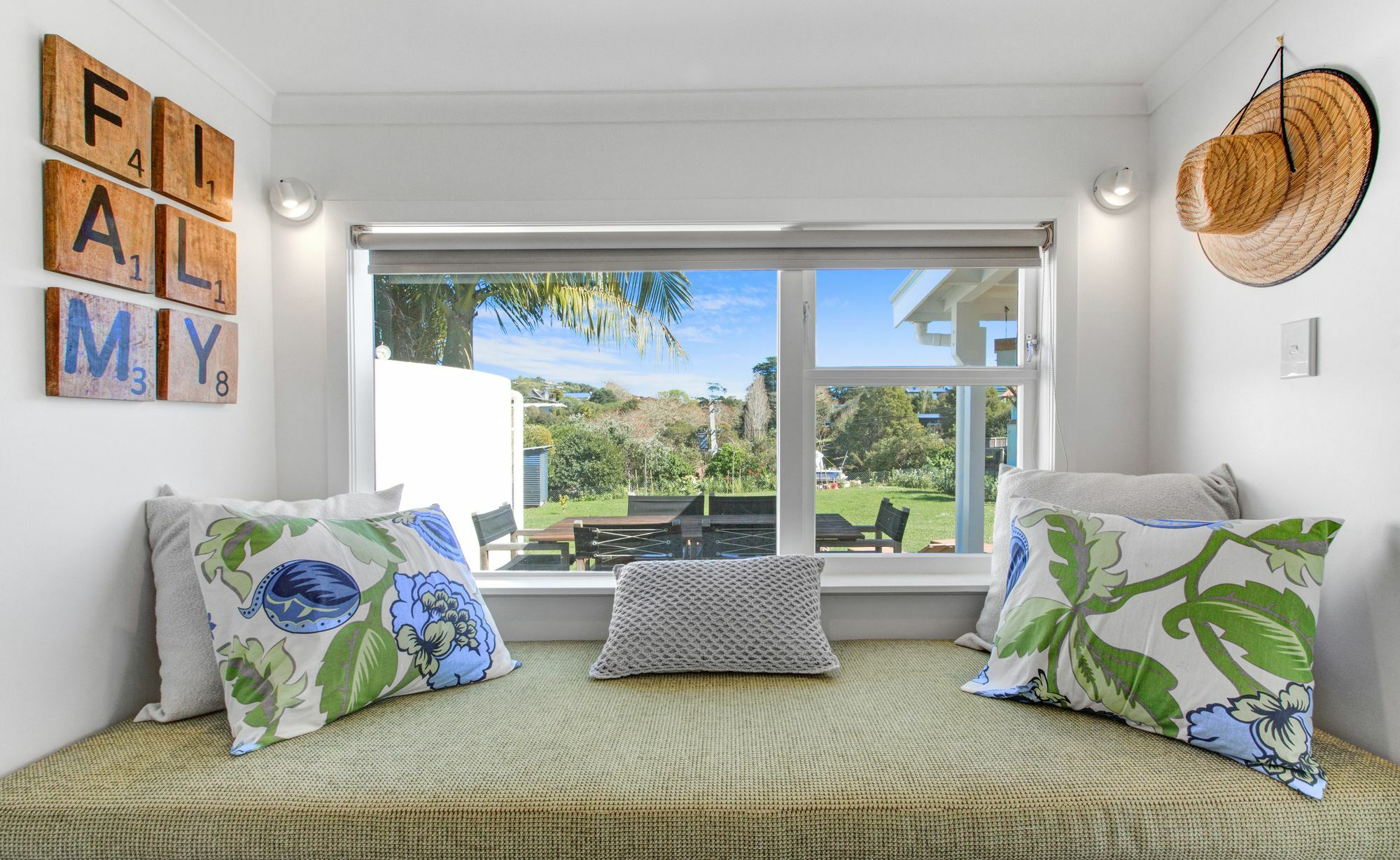 The Little Blue Bach In Oneroa Village By Waiheke Unlimited Екстер'єр фото
